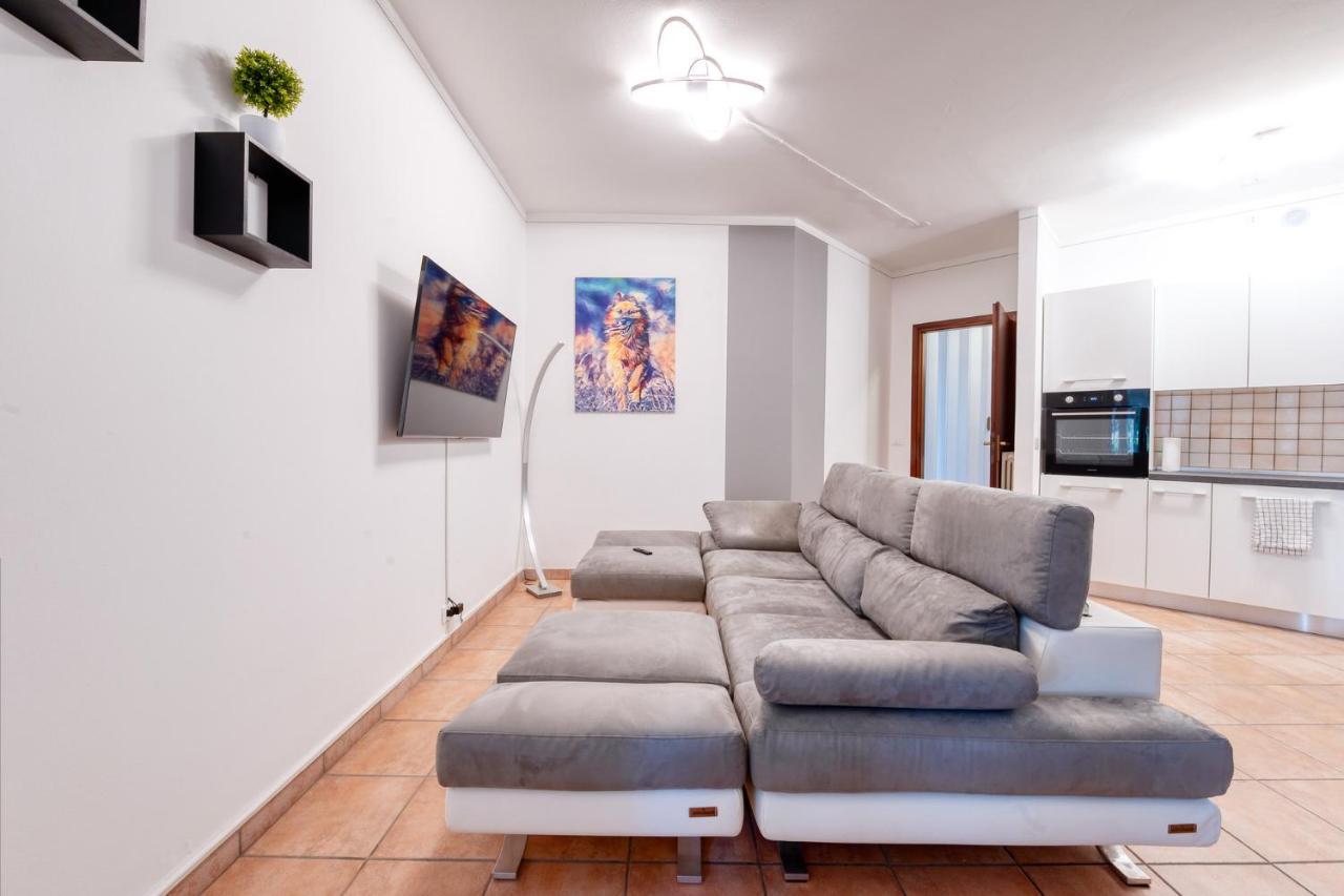 Wolf House - Peschiera Holiday - Jacuzzi Privata Peschiera del Garda Luaran gambar